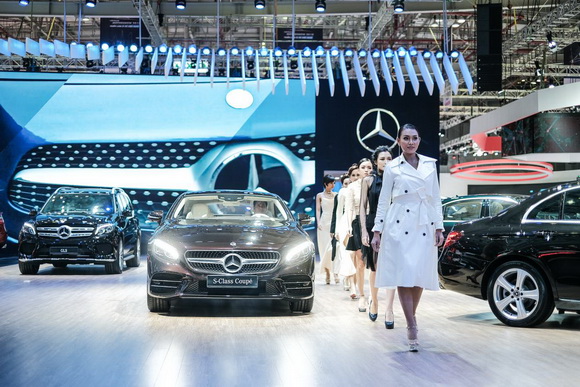 Vietnam Motor Show 2018, Mercedes-Benz, Hoa hậu H’Hen Niê